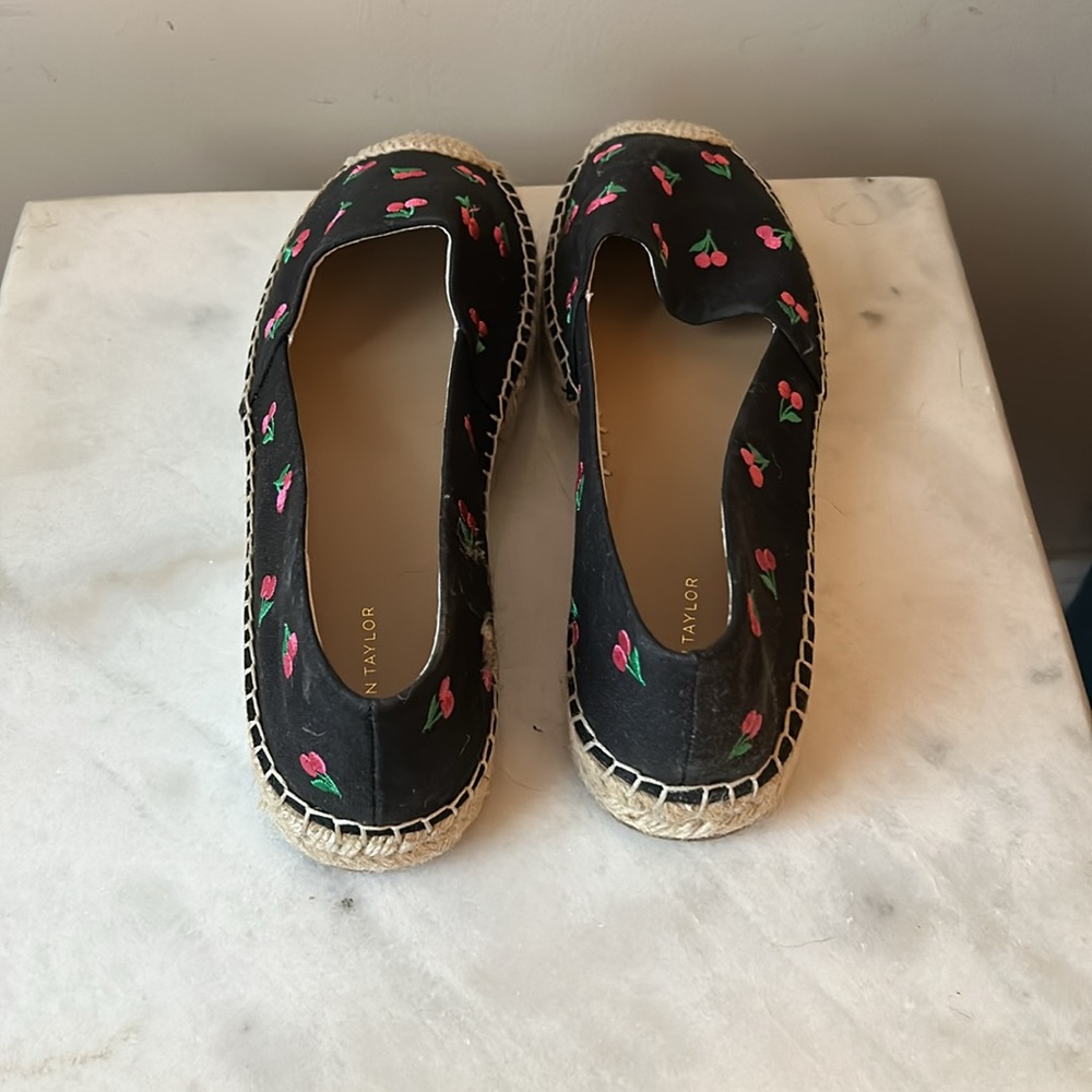 Ann Taylor cherry print espadrilles, size 8 1/2, new in box - Picture 3 of 14